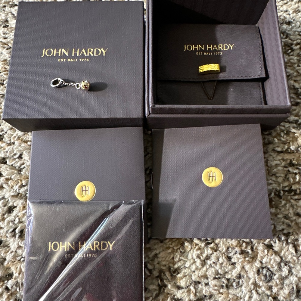 John Hardy Classic chain hammered amulet *Sterling Silver and 18k Gold